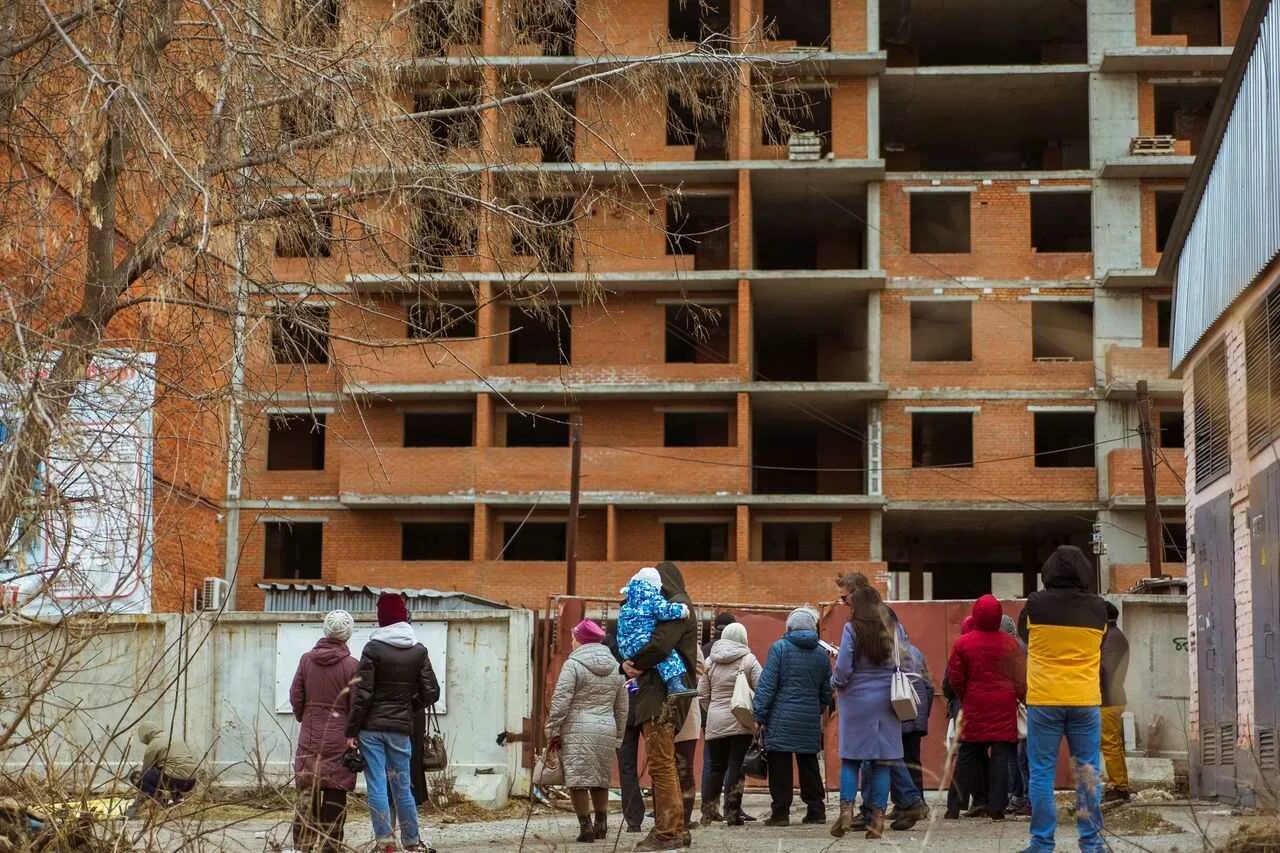 Обманутых дольщиков московского. Обманутые дольщики. Застройщик обманул. Дольщики жилья. Дольчики.