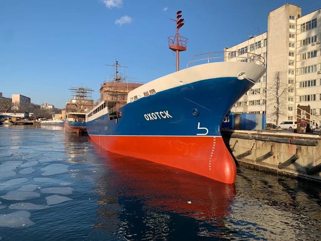 Золотой рог владивосток. Сухогруз капитан старостин. Буксир судно владивосток. Вакансии судов владивосток. Вакансии судов владивосток.