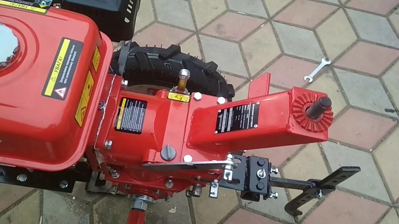 Масло в двигатель мотоблока лифан. Масло для редуктора патриот. С бензин. Масло в двигатель мотоблока лифан. Мотоблок замена масла.