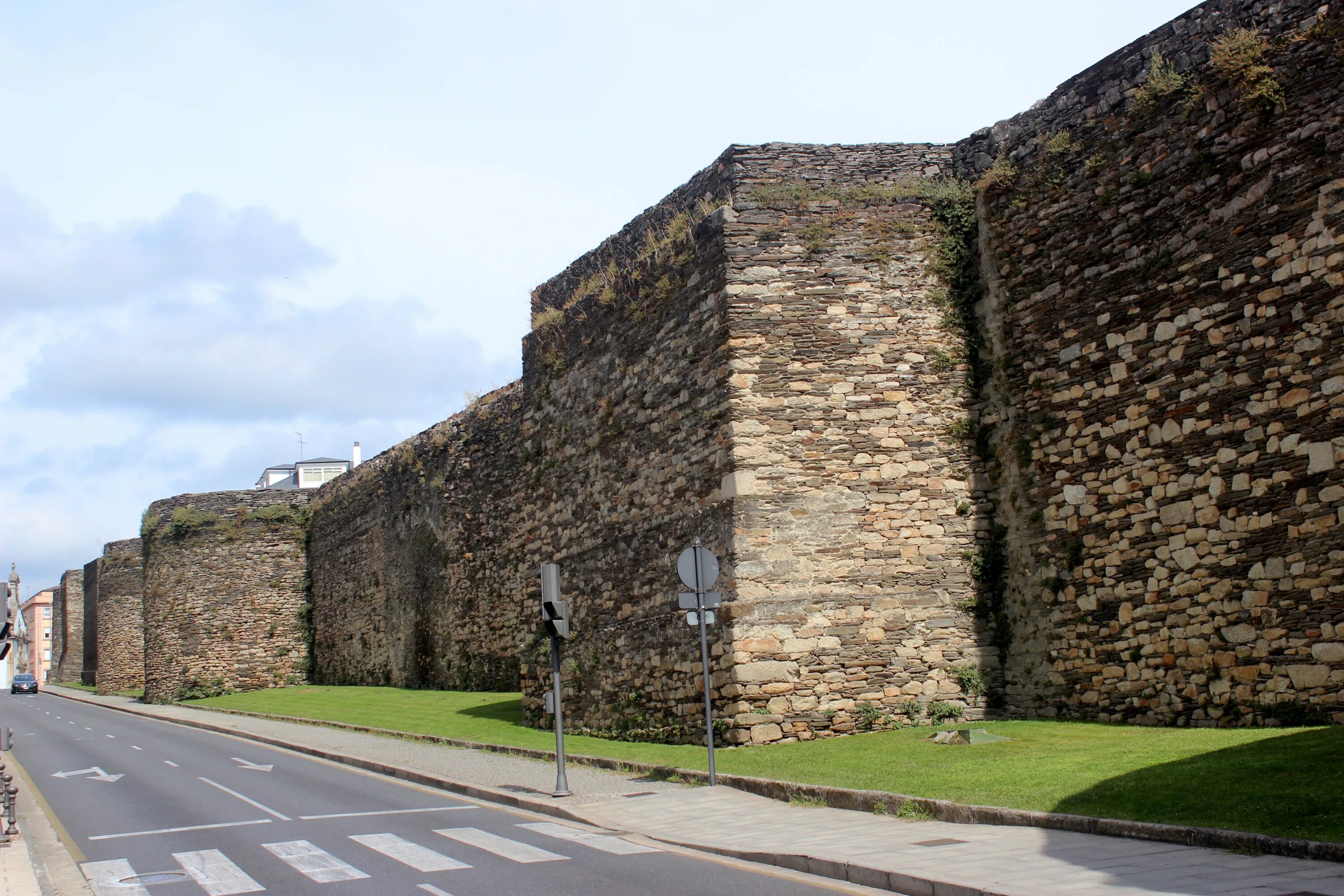 Римские стены Луго. Древние римские стены в Городке Луго.. Луго Галисия. Луго Испания.