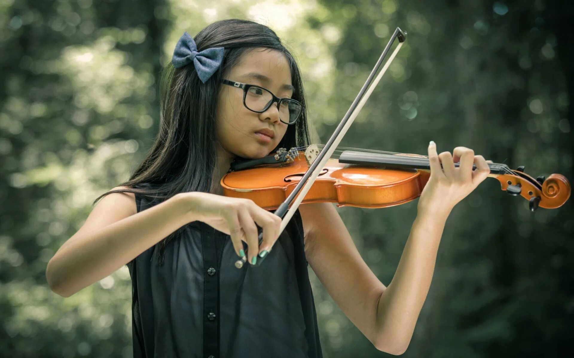 Violin скрипка. Скрипка фото. Девочка со скрипкой. Человек играющий на скрипке.