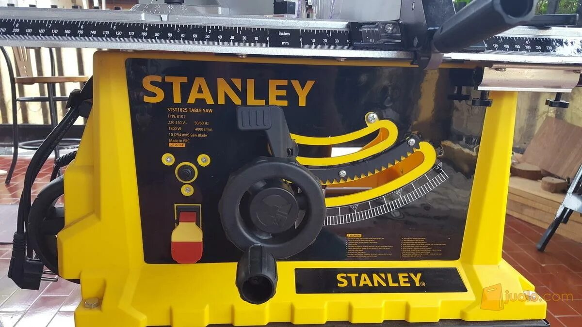 Распиловочный станок Stanley sst1800. Stanley sst1800, 1800 Вт. Станок циркулярный Stanley sst1800. Пила настольная sst1800-ru Stanley.