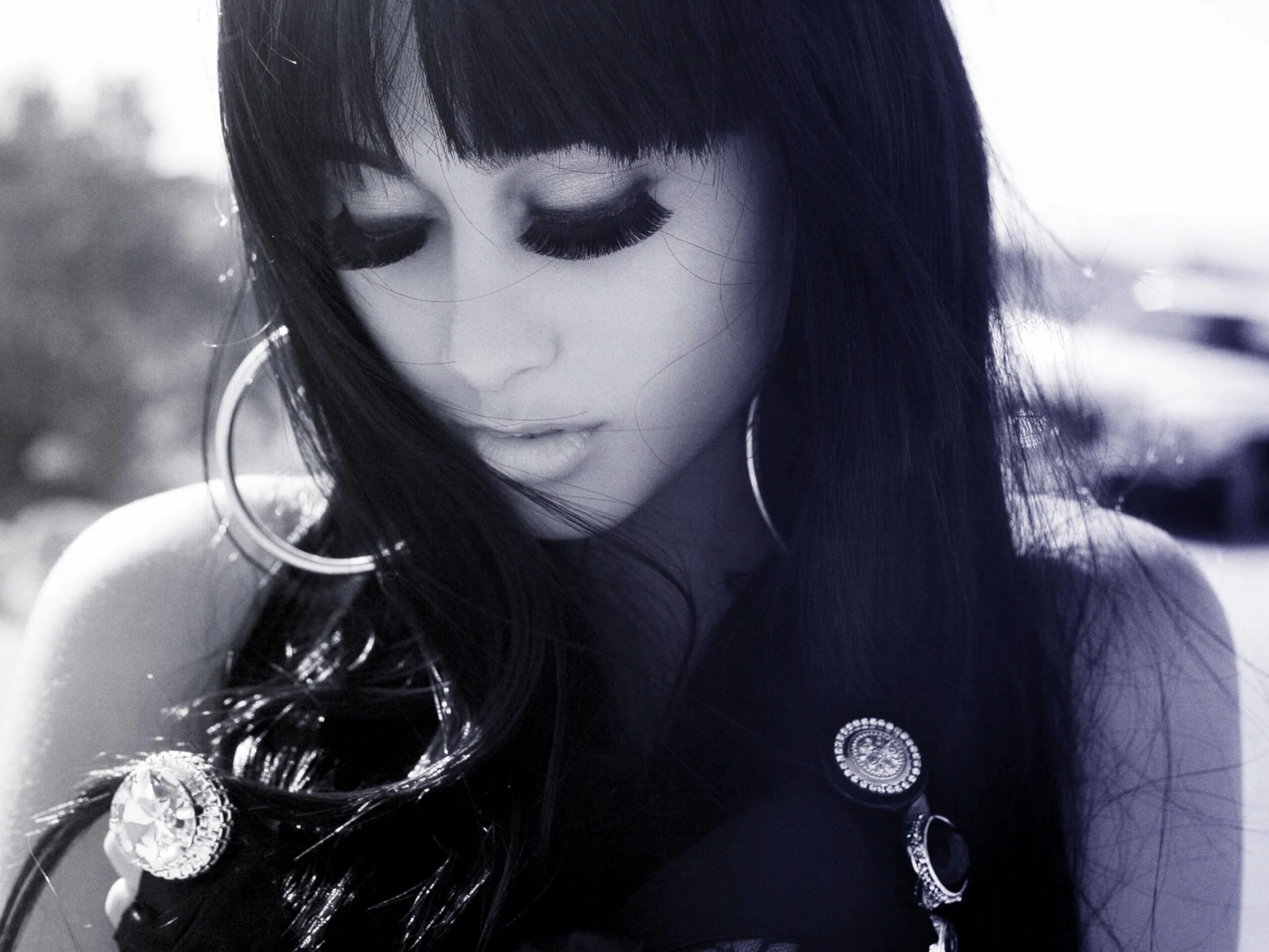 Нежная девушка. Девушка загадка. Девушка в шляпе. Девушка брюнетка в очках. Бесплатные аватарки девушек.