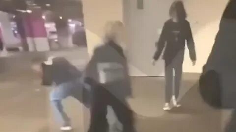 Блогерша ксанни бани избили