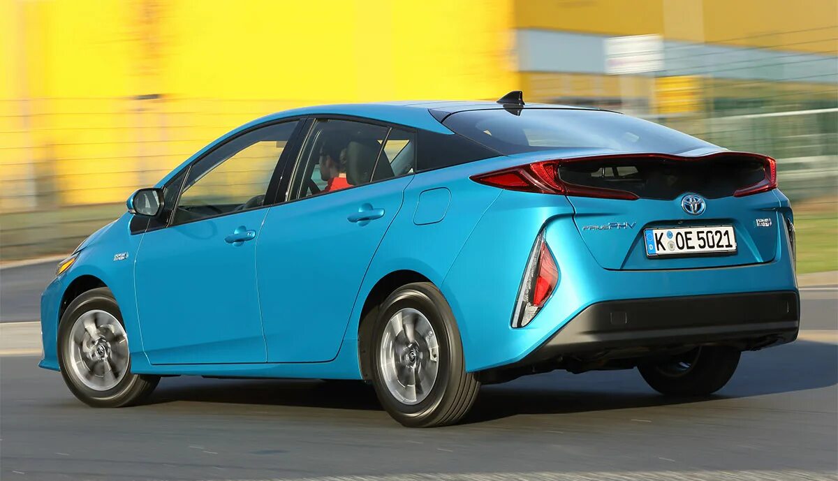 Продам гибрид. Тойота Приус гибрид. Prius 2020. Тойота Приус 2020. Приус гибрид 2020.