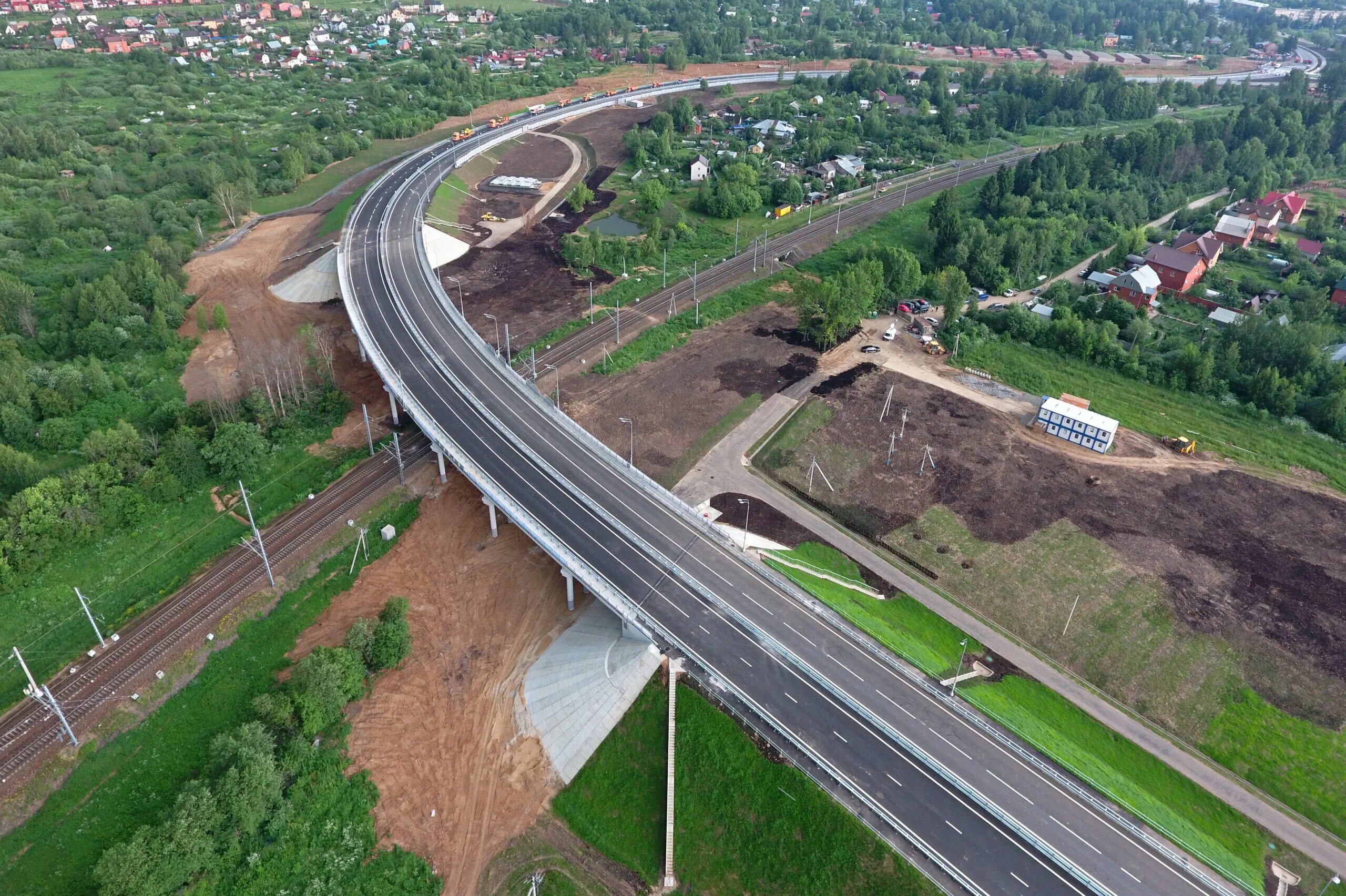 Строительство дорог поселки. Путепровод Рублево Успенское раздоры. ЦКАД 3. Автомагистраль Минское шоссе. Эстакада в Раздорах.