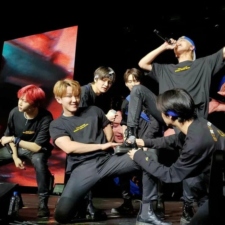 Stray in program. Группа stray kids. stray kids концерт wolfgang. stray kids 2025. группа stray kids с выступлений.