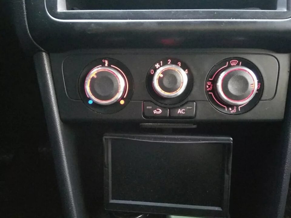 Крутилки поло. Ручки печки vw polo sedan. Крутилки кондиционера поло седан. Поло седан 2011 кнопка кондиционера. Крутилки кондиционера джетта 6.