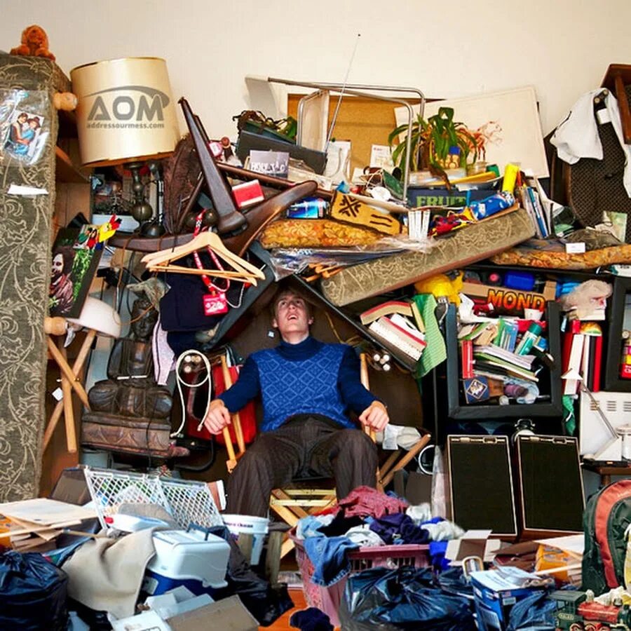 Мания вещей. Много вещей. Гардеробная кэрри брэдшоу. Человек в куче вещей. Туфли кэрри брэдшоу.