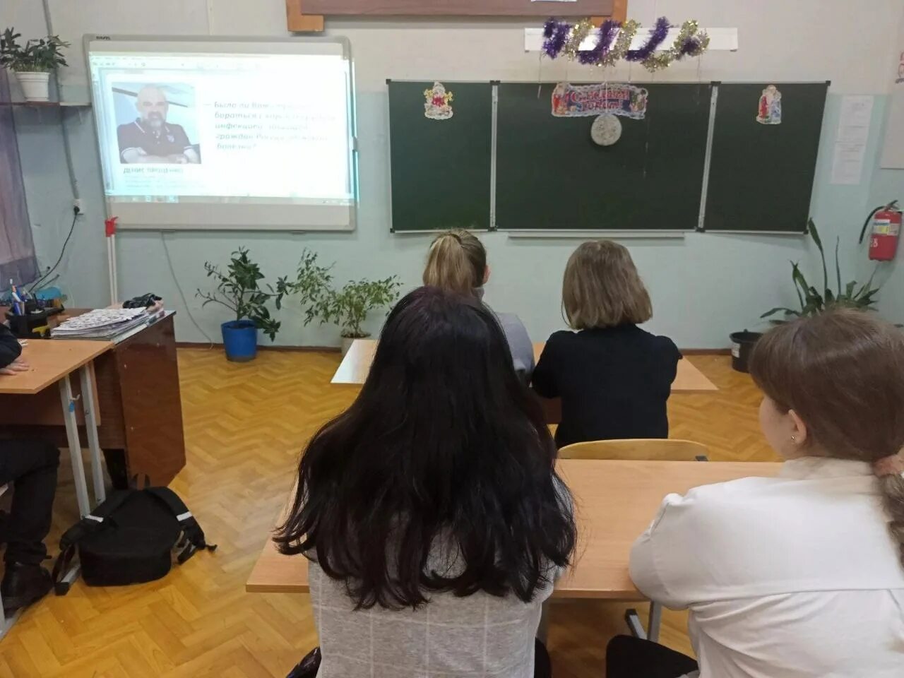 Разговор о важном на 19 декабря 5 класс. Вынос знамени победы. Школа 19. Названия методических занятий в школе. Поселок игра школа 2.