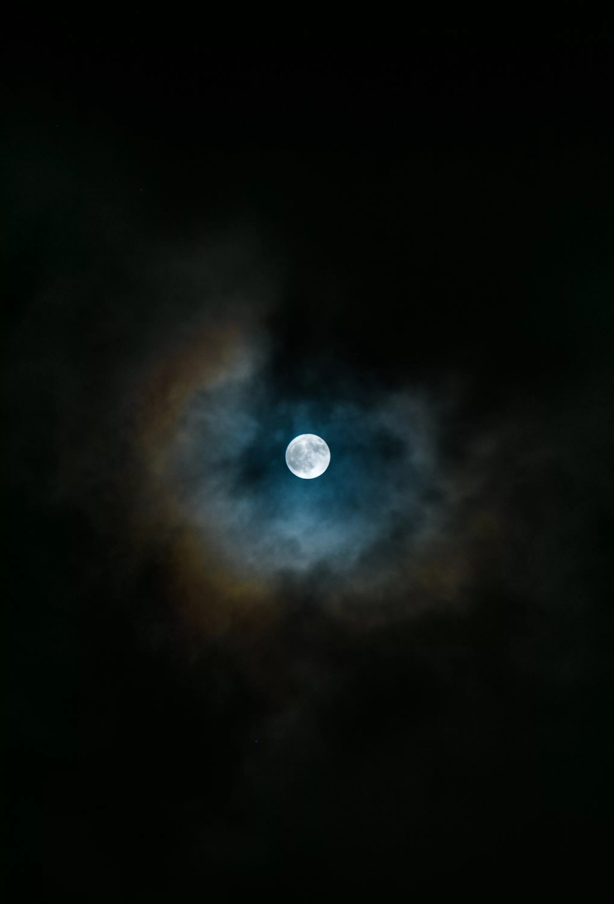 Самая темная луна. Минималистичный фон темный Луна. Full Moon Dark. Clouds Footage Black Screen. Cloudy Sky Wallpaper backgrounds Dark.