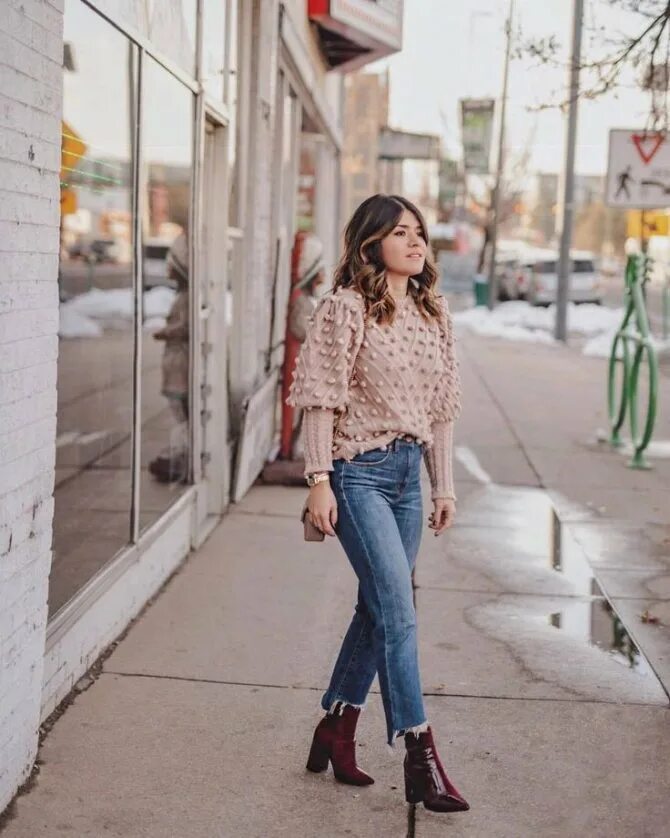 Способы заправления свитера в юбки. Свитер с брюками. Как заправить водолазку. Кофта заправленная в джинсы. Свитер заправленный в джинсы.