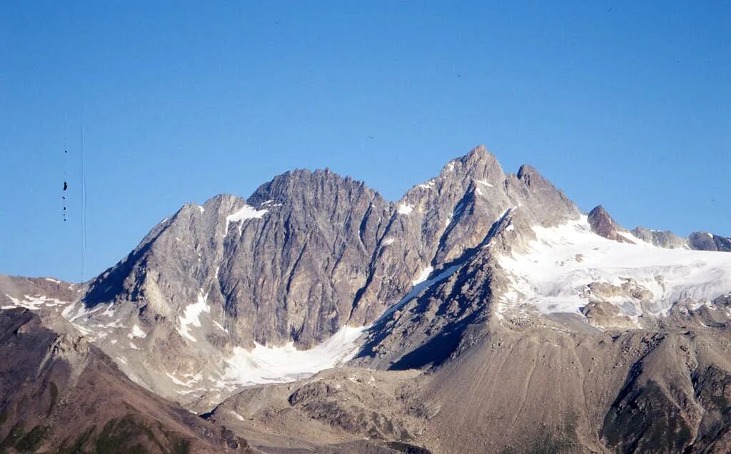 Гора Гангкхар Пуенсум. Гангкхар Пуэнсум. Mountain Chain. Mountain Chain перевод. Mountain chains in russia