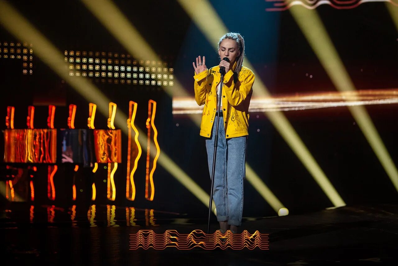 Песенные шоу. Шоу песни 14. Млечный баттл рэпер. Слейм певец. Шоу песни картинки.