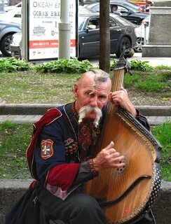 Бард с бандурой 7 букв