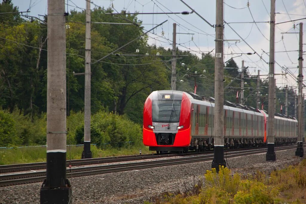Электричка 6521 до сосново как выглядит. Клуб ласточка спб. Электричка ласточка колпино. Ласточка электропоезд. Электричка спб сосновый бор.