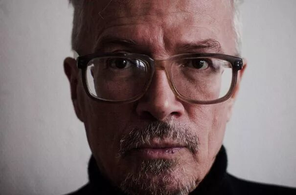 Лимонов лежит. Лимонов лежит. Лимонов эммануэль дед. Лимонов лежит. Лимонов лежит.