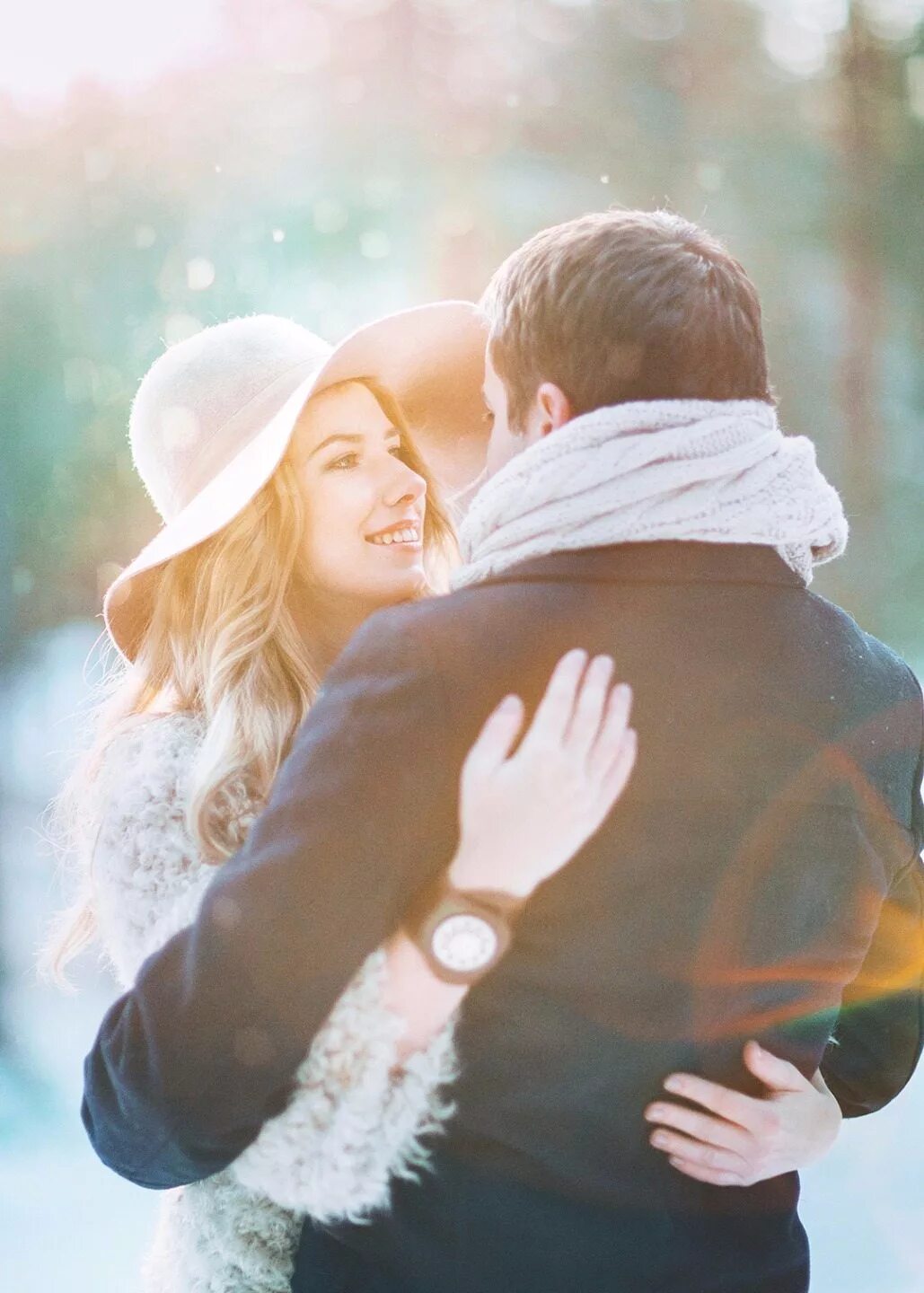 Зима любовь. Beautiful Love stories. Красивые картинки зима любовь двое. Love story на финском заливе. Пара радуется