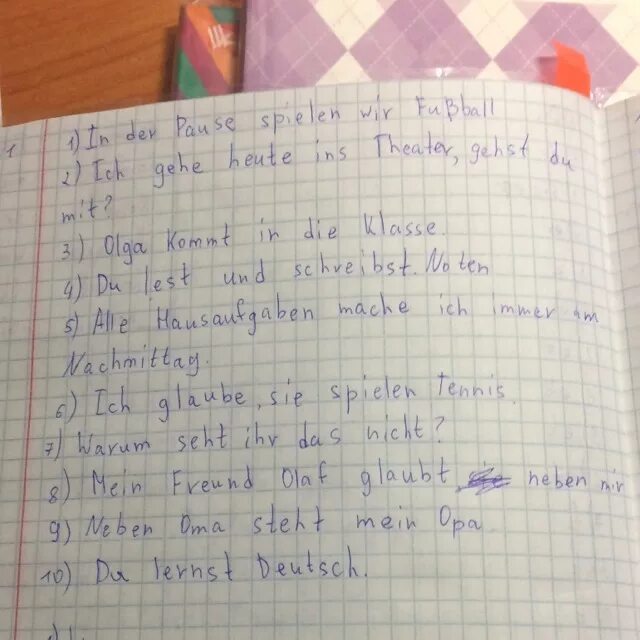 По немецки они пишут. Существительные в немецком языке пишутся с большой буквы. Как начать предложение на немецком языке. Вопросы в немецком языке таблица. Доска немецкий язык.