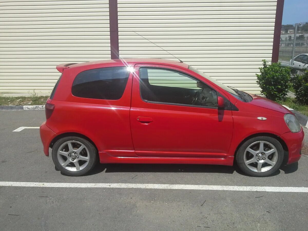 Toyota vitz 2000 года. Toyota Vitz i (p10). Toyota Vitz 2000. Toyota Vitz 3 двери. Toyota Vitz 1999 3 дверный.