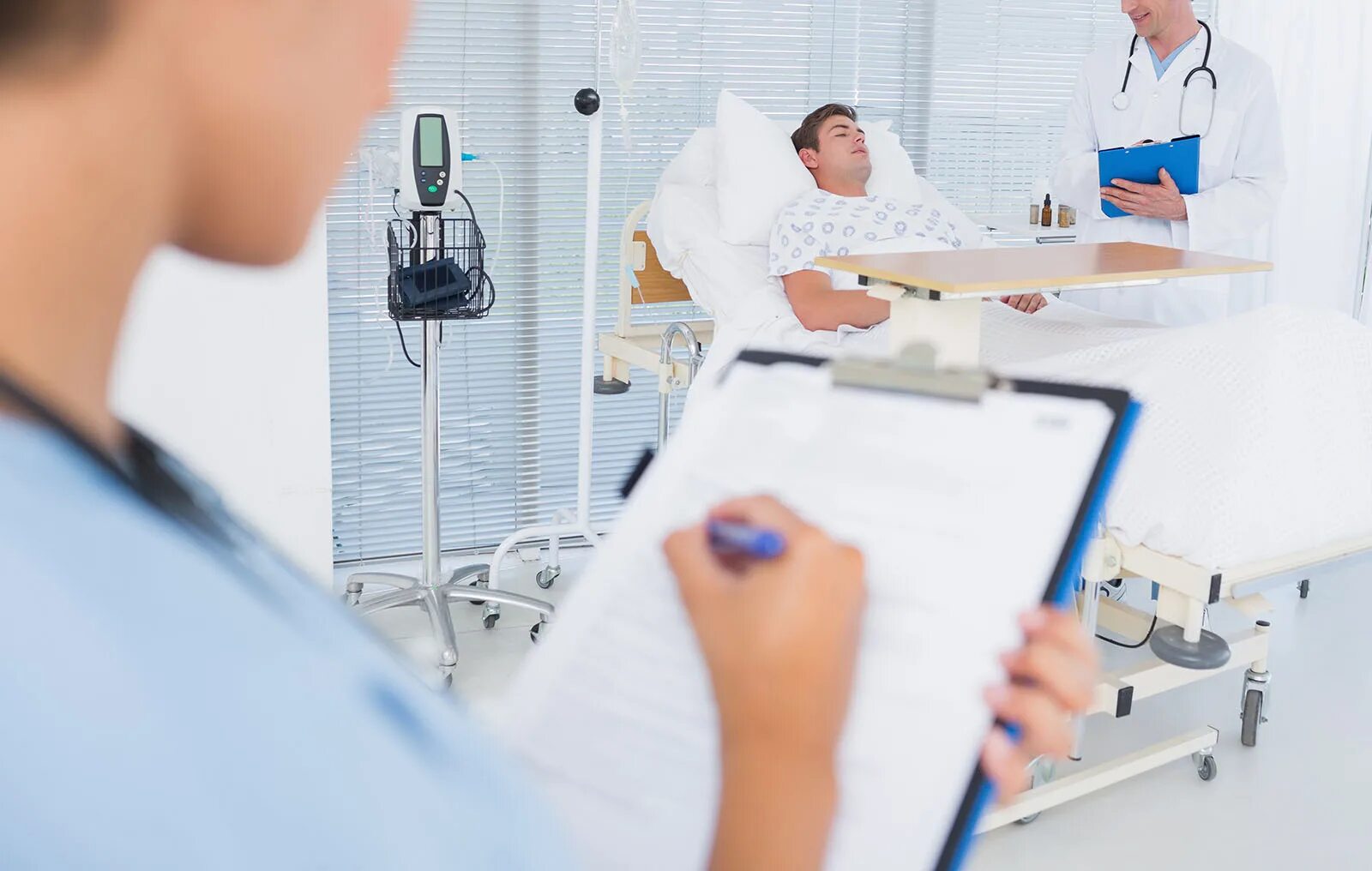 Post operation. Hospital surgical special lights. После операционый перид. Интимная пластическая хирургия. Хирургическая операция.