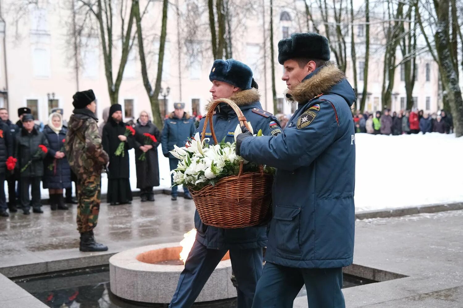 Кто поднял знамя в день освобождения новгорода. Освобождение Великого Новгорода от немецко-фашистских захватчиков. С днем освобождения Великого Новгорода от немецких захватчиков. Освобождение. 20 Января день освобождения Великого Новгорода.