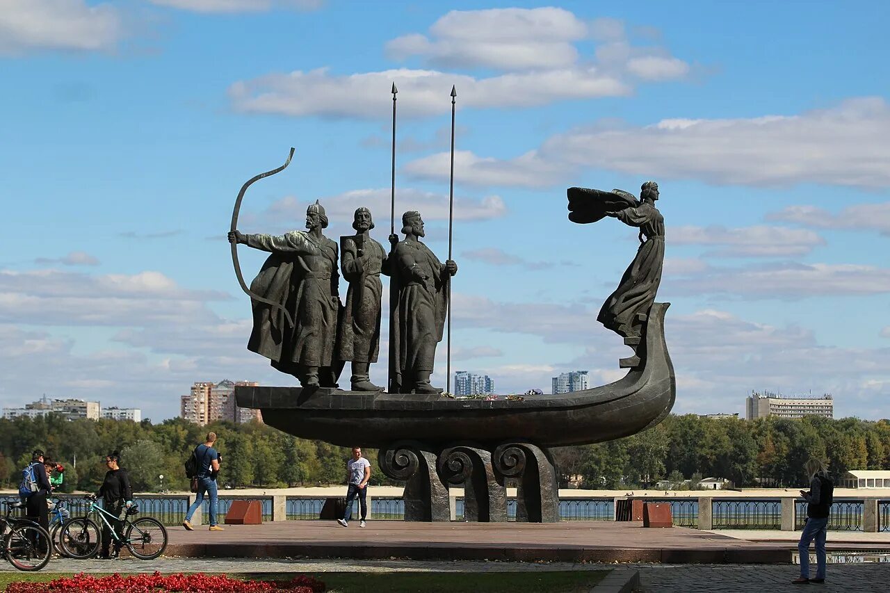 Кию щеку лыбеди