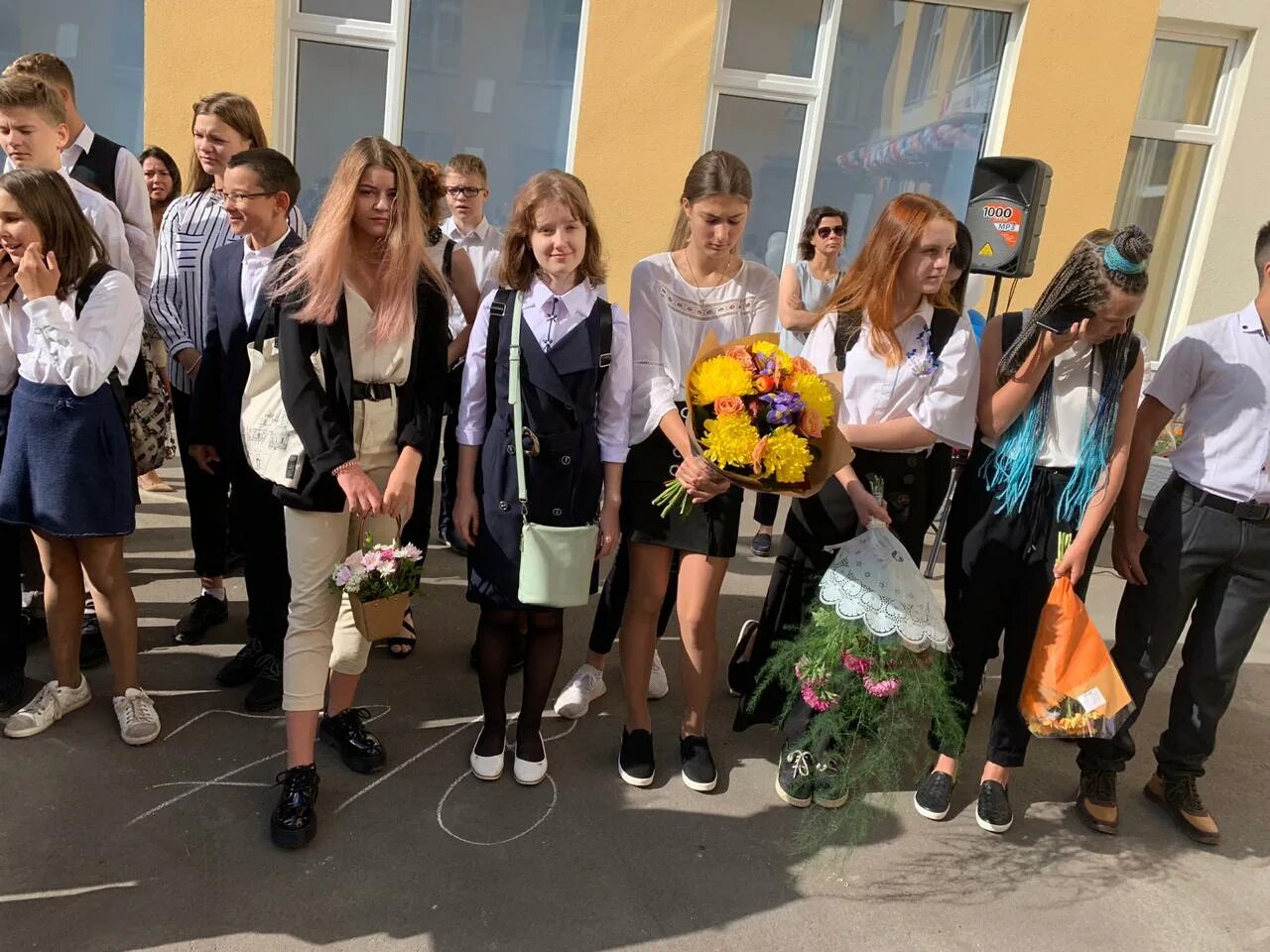 фото любой школы. школа 155 новосибирск учителя. белорусская средняя школа. день открытых дверей младших классов. современные школьники.