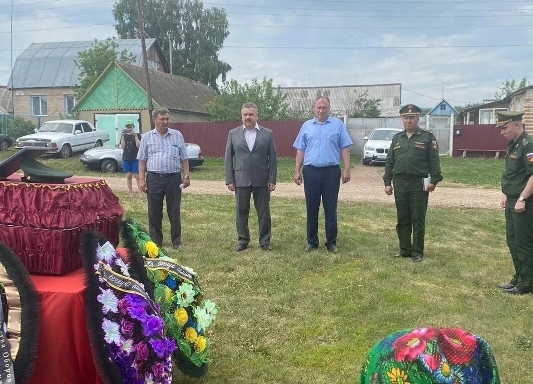 Село Троицкое Тюльганский район. Алмала Тюльганский район Оренбургской области. В Оренбургской области простились с погибшими сво. Погода благодарное тюльганский