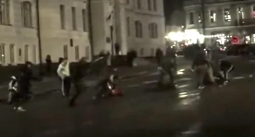 Украинские танки среди домов. Вооруженное нападение на колледж. Артиллерия во дворах киева. Зульфикар ага империя кесем. Майдан 2014.
