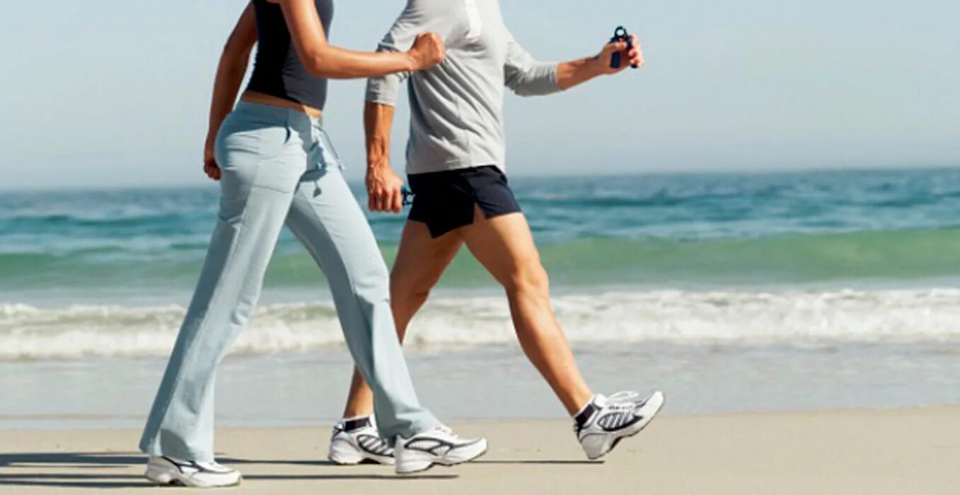 Как правильно ходить мужчине. Пешие прогулки спорт. Пешие прогулки для здоровья. Ходьба прогулка. Спорт ходить ходьба.