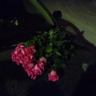 Букеты роз ночью