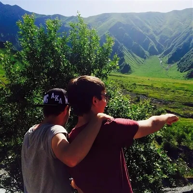 Почувствуй ветер арт. Аниме про бег почувствуй ветер. Фотосессия с ветром. Ветерок. Девушка на ветру.