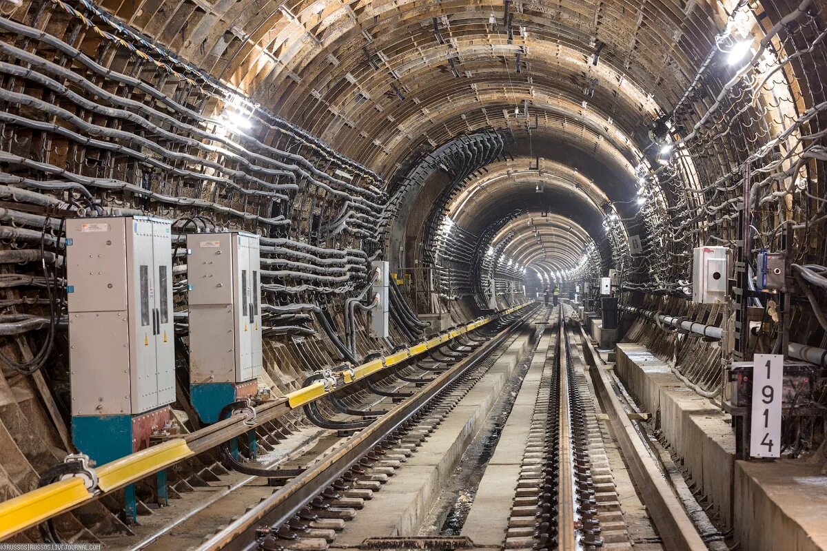 Фонвизинская станция метро. Кабель в метрополитене. Кабели в тоннеле метро. Силовые кабели в тоннеле метро. Оборудование метрополитен