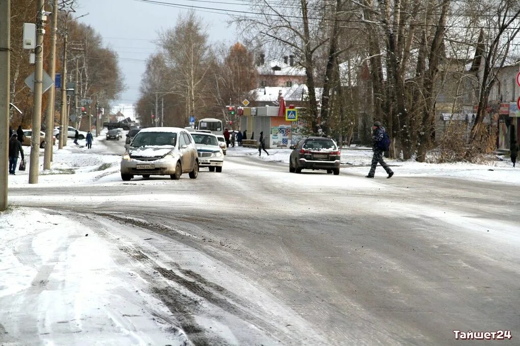 Снегопад в Иркутске. Первый снег в Иркутске 2022. Снег в Иркутске сегодня фото. Погода в Тайшете на 3 дня.