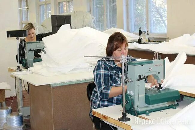 Портной на швейной фабрике. Технолог в швейный цех. Швейный цех швея. Швея полипропиленовых мешков. Швея надомница.