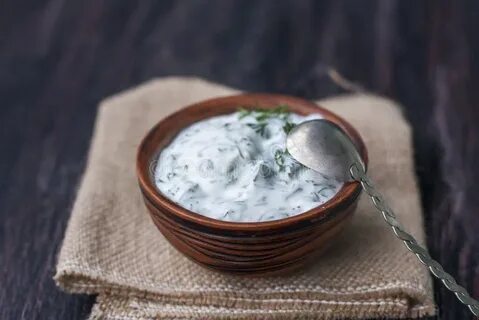 Соус из мацони с зеленью и чесноком