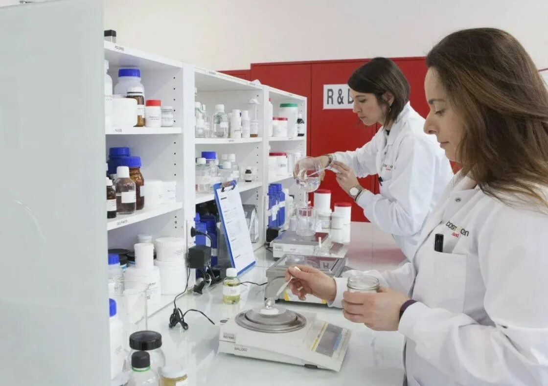 Лаборатории качества продукции. Лаборатория по производству косметики. лаборатория декоративной косметики. лаборатория по производству кос. оснащение лаборатории для производства косметики.
