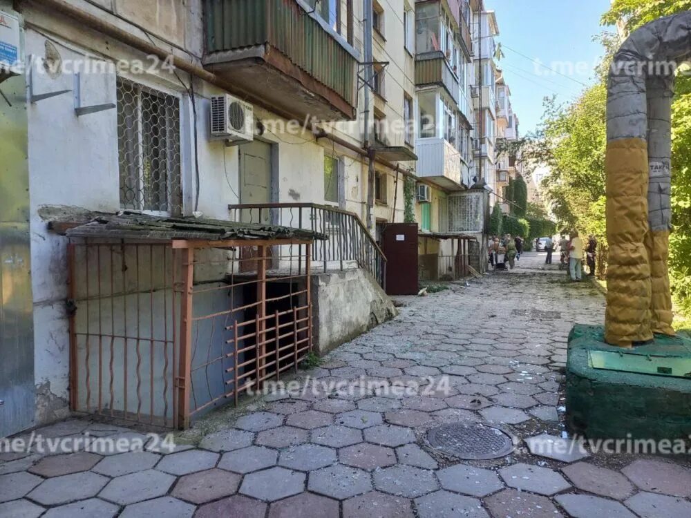 Дом двор. Земская взрыв. Взрыв в феодосии. Взрыв в феодосии 12 июля 2023. Феодосия взрыв.