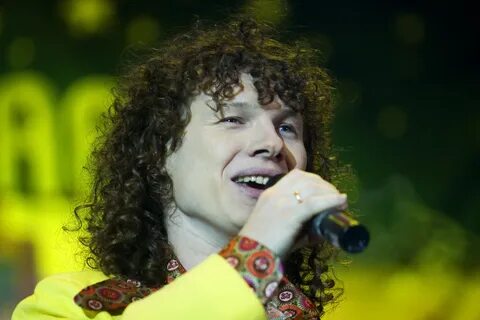 Сеньорита я влюблен кто поет