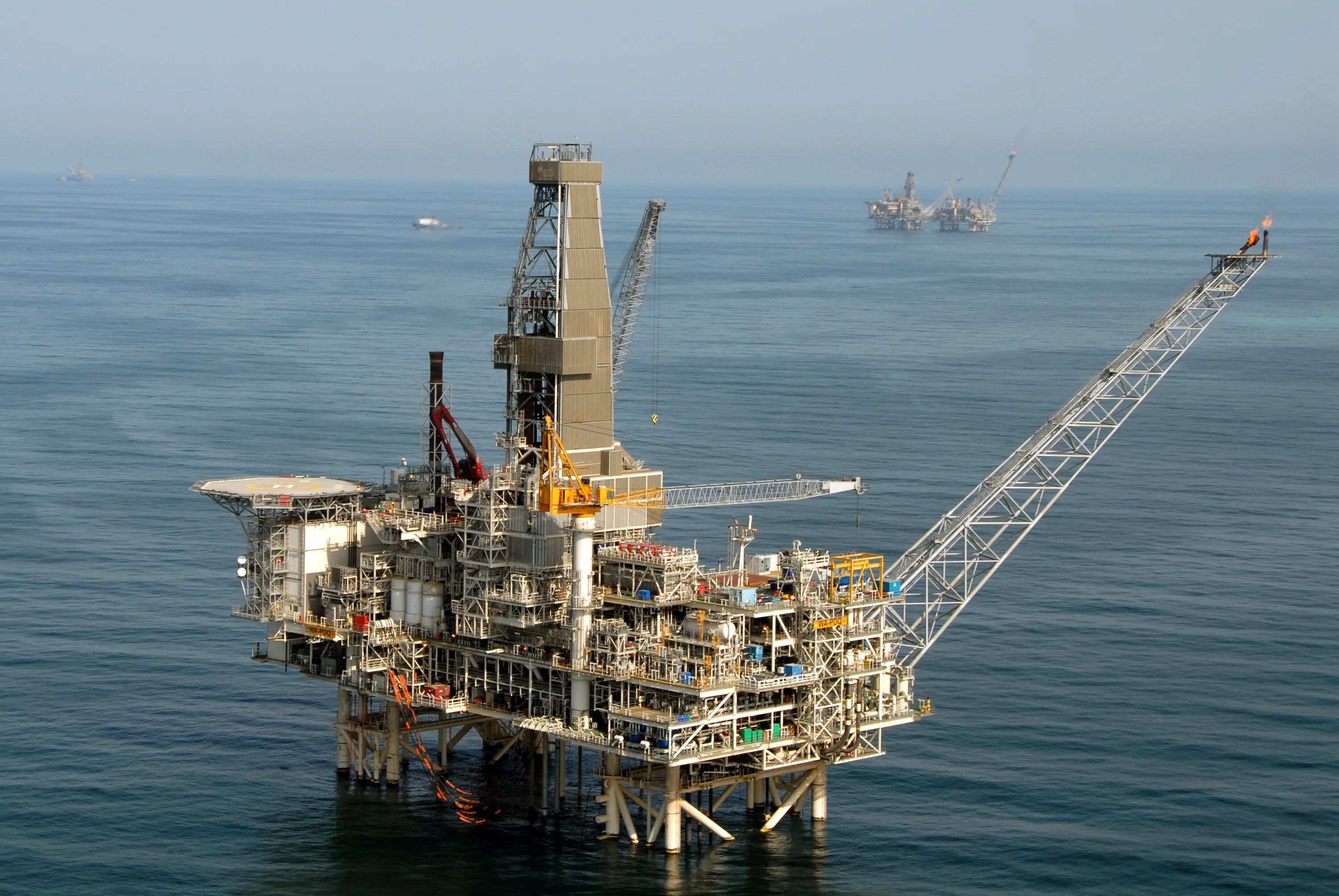 Нефтяные месторождения азербайджана на карте. Нефтегазовые месторождения каспийского моря. Газовые месторождения азербайджана на карте. Месторождение гюнешли азербайджан. Нефтегазовая отрасль азербайджана.