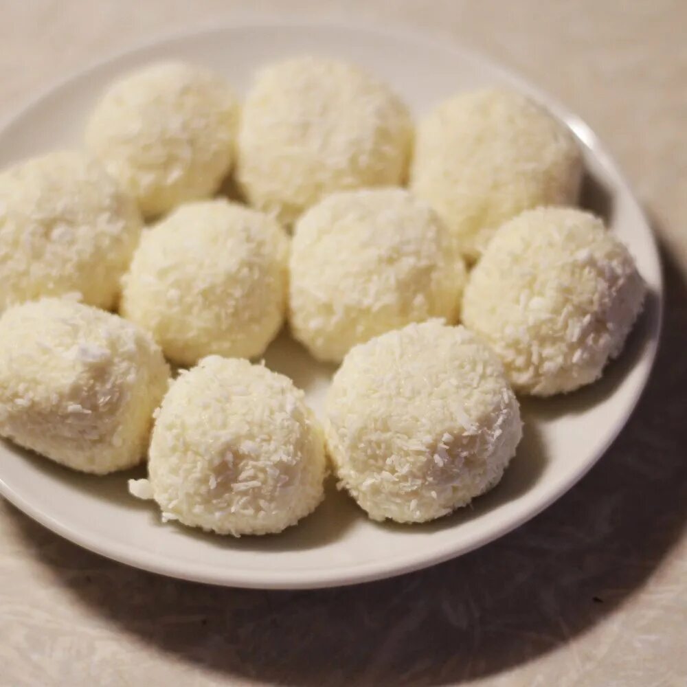 Как сделать рафаэлло. Рафаэлло из салфеток. Творожные шарики рафаэлло. Большие упаковки рафаэлло. Как приготовить рафаэлло в домашних условиях.