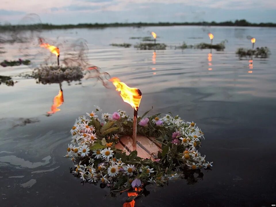Ивана купала праздник ночью. Купала вода. Река славянка. Аграфена купальница. С праздником ивана купала.