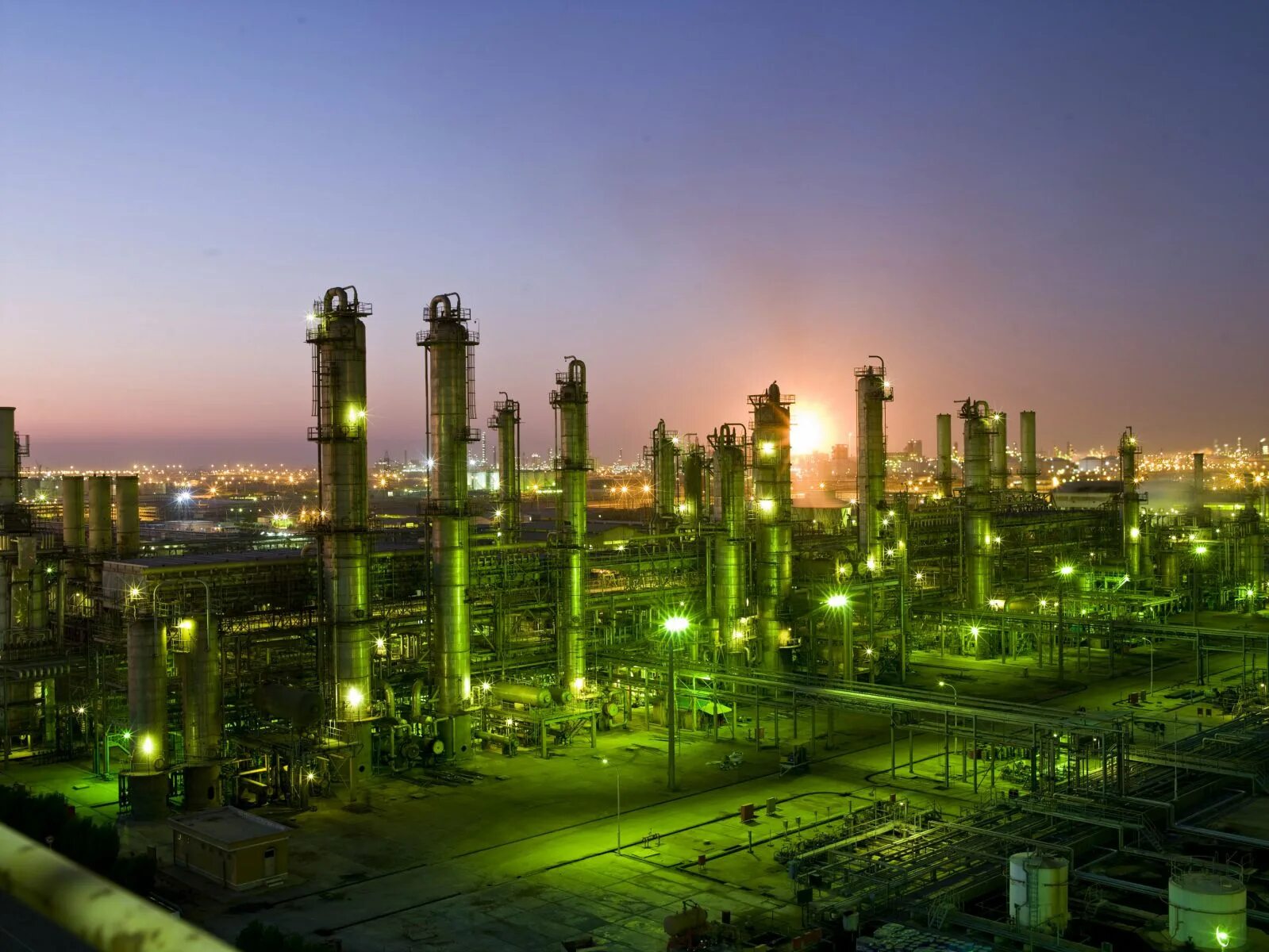 Промышленность малайзии. Химическая промышленность Ирана. Нефтехимия Иран. Нефтехимическая промышленность в Иране. Саудовская Аравия нефтехимический завод.