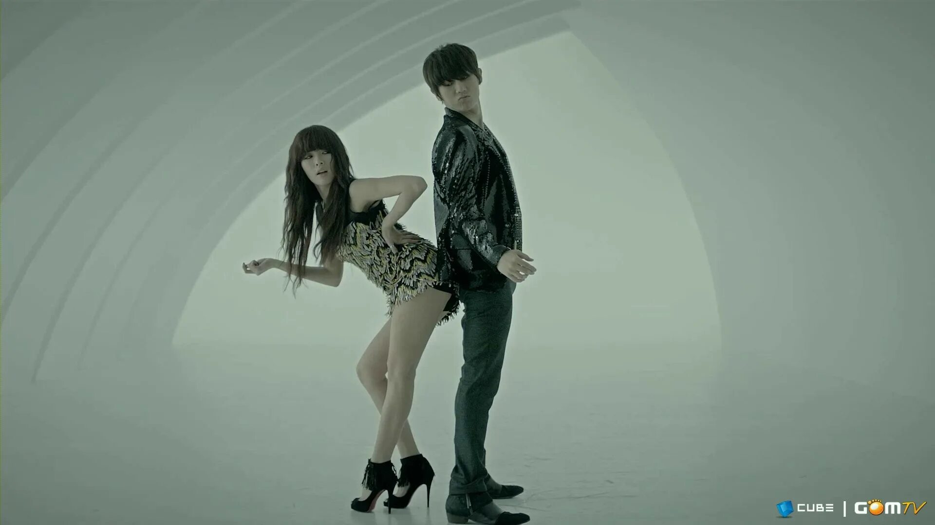 Troublemaker 0.7. Группа trouble maker. trouble maker корейский дуэт. hyuna troublemaker. корейский дуэт парень и девушка.