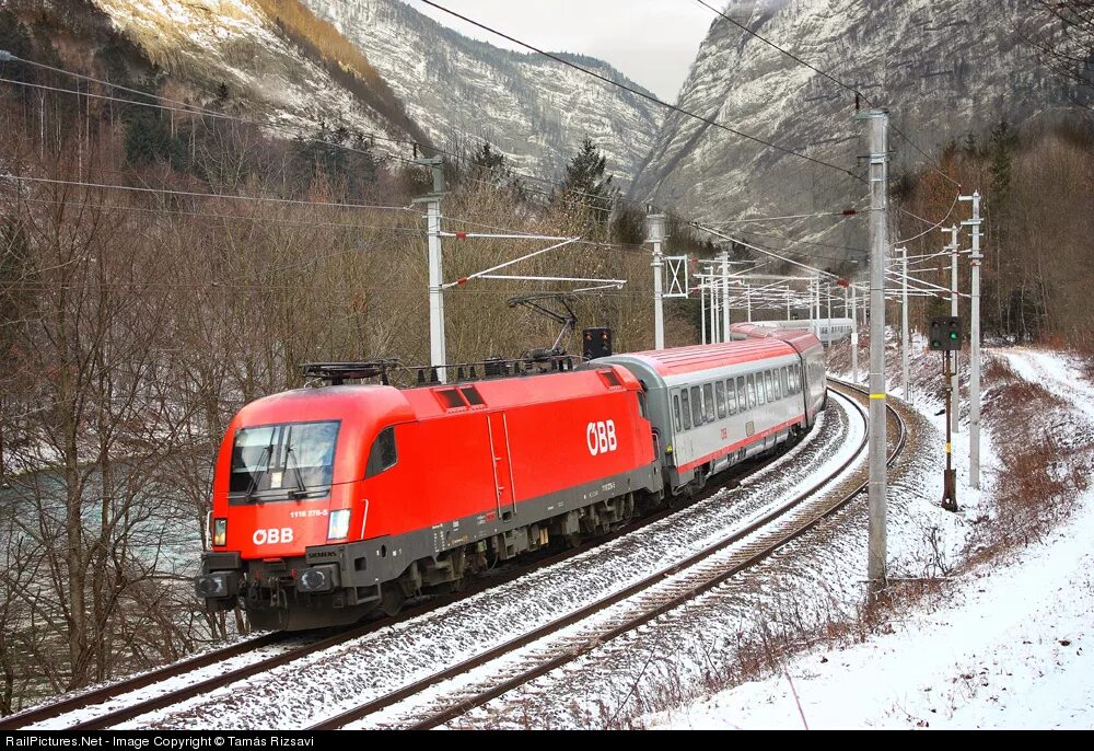Поезд OBB Австрия. OBB 1116. Поезд QBB Австрия. Красный поезд.