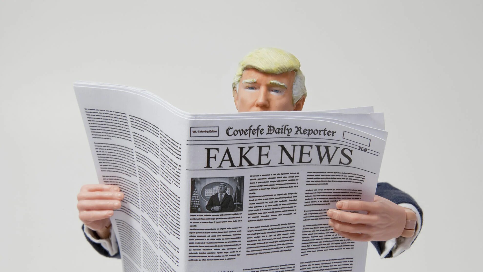 Ньюс читать. Fake News газета. Fake News обложка. Fake News рисунки.
