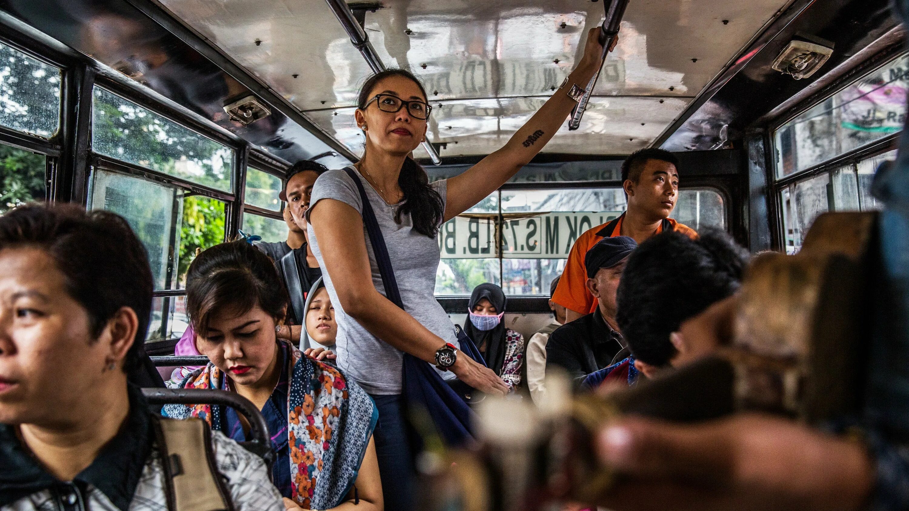 Зрелые японки в автобусе. Harassment в автобусе. Harassment on the Bus in Japan. Public transport Harassment.