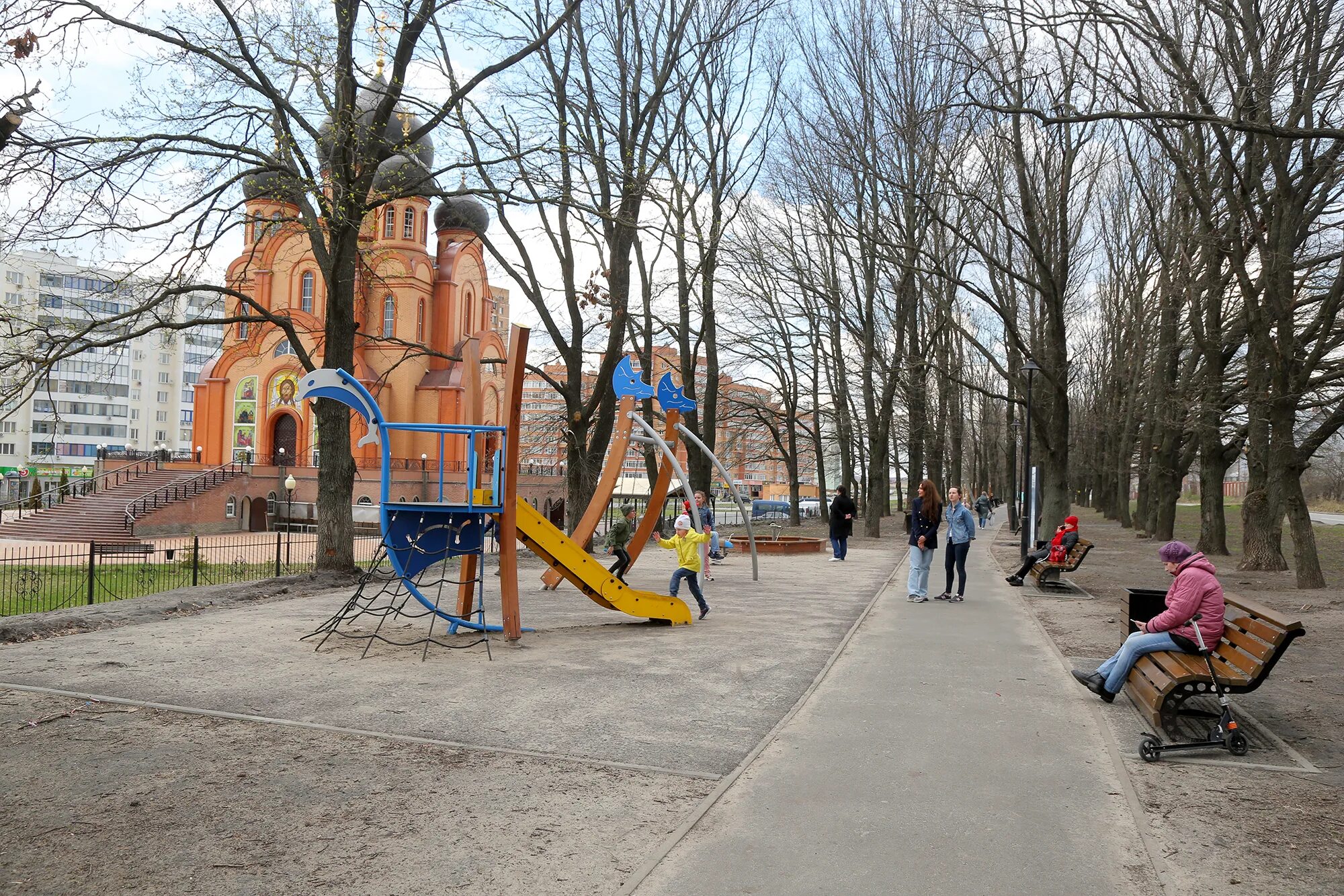Пошла в старом осколе. Парк на дубраве старый оскол. старый оскол замок на дубраве. дубрава 3 старый оскол сквер. аллея петра и февронии в старом осколе.