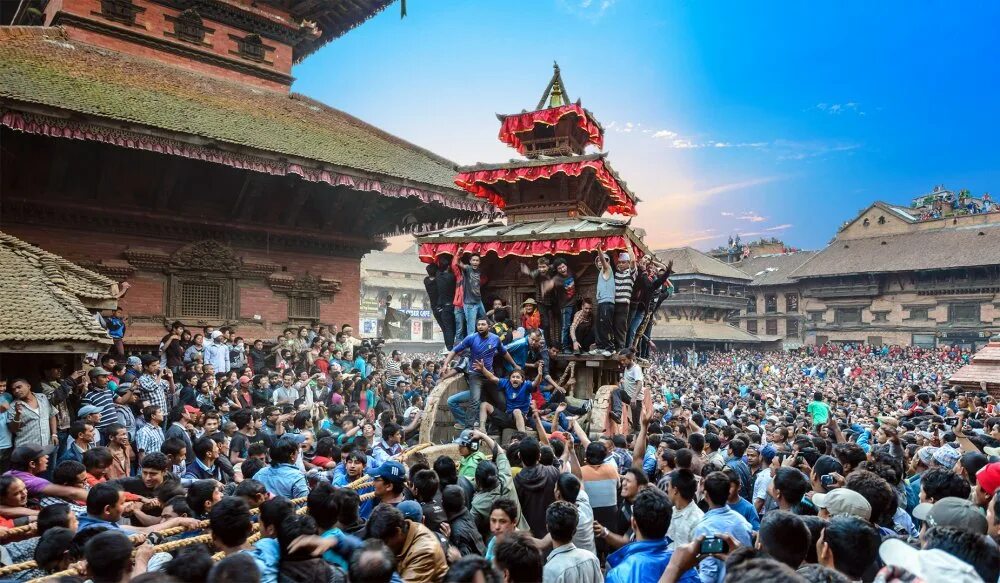 Бискет джатра. Бхактапур непал фестиваль. фестиваль бискет джатра. bisket jatra nepal.